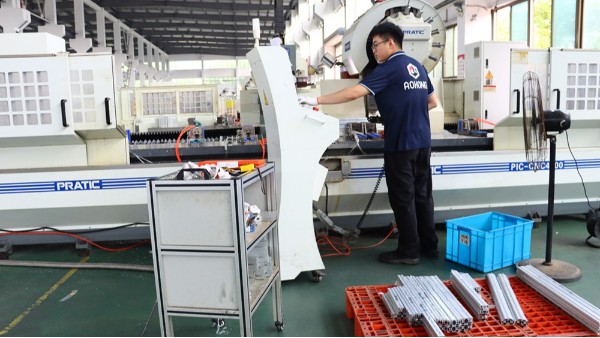 如何解決鋁型材在長期使用中的老化問題？