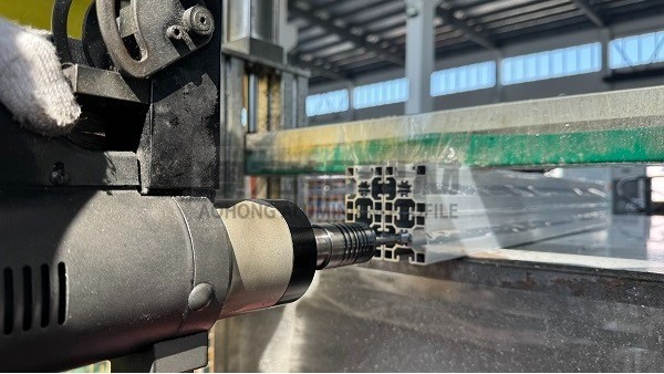 4545歐標(biāo)鋁型材中心適合攻絲嗎？